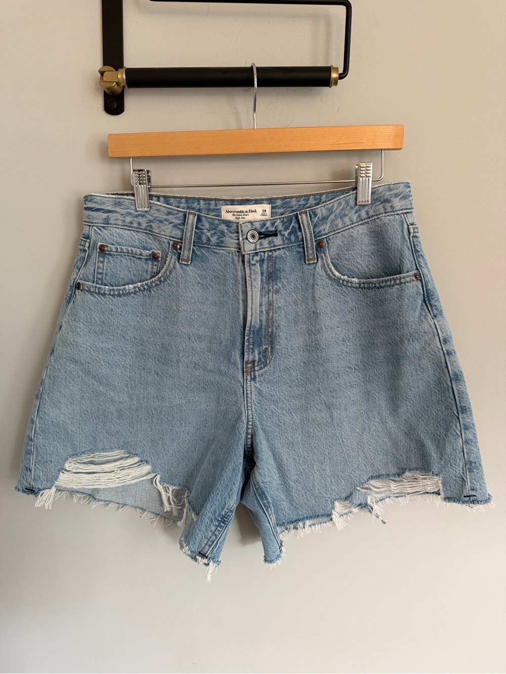 Abercrombie & Fitch Light Wash Distressed Denim Cutoff Shorts Curve Love - Picture 1 of 3